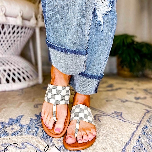 🆕🌿🤍MKS: CREAM/GREY CHECKERED SANDALS SIZE 6 7 10 - Picture 2 of 6